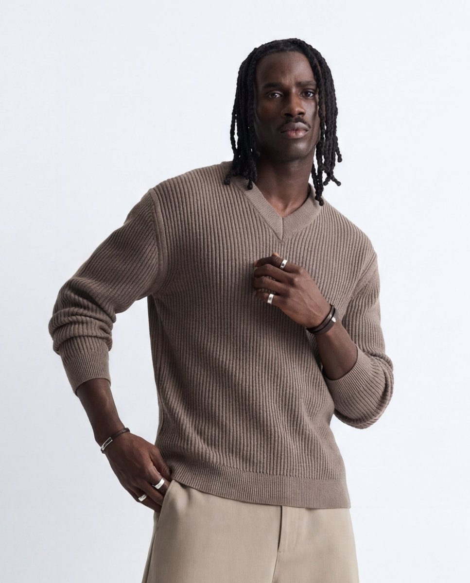 ESSENTIAL V - NECK SWEATER - Benevierre