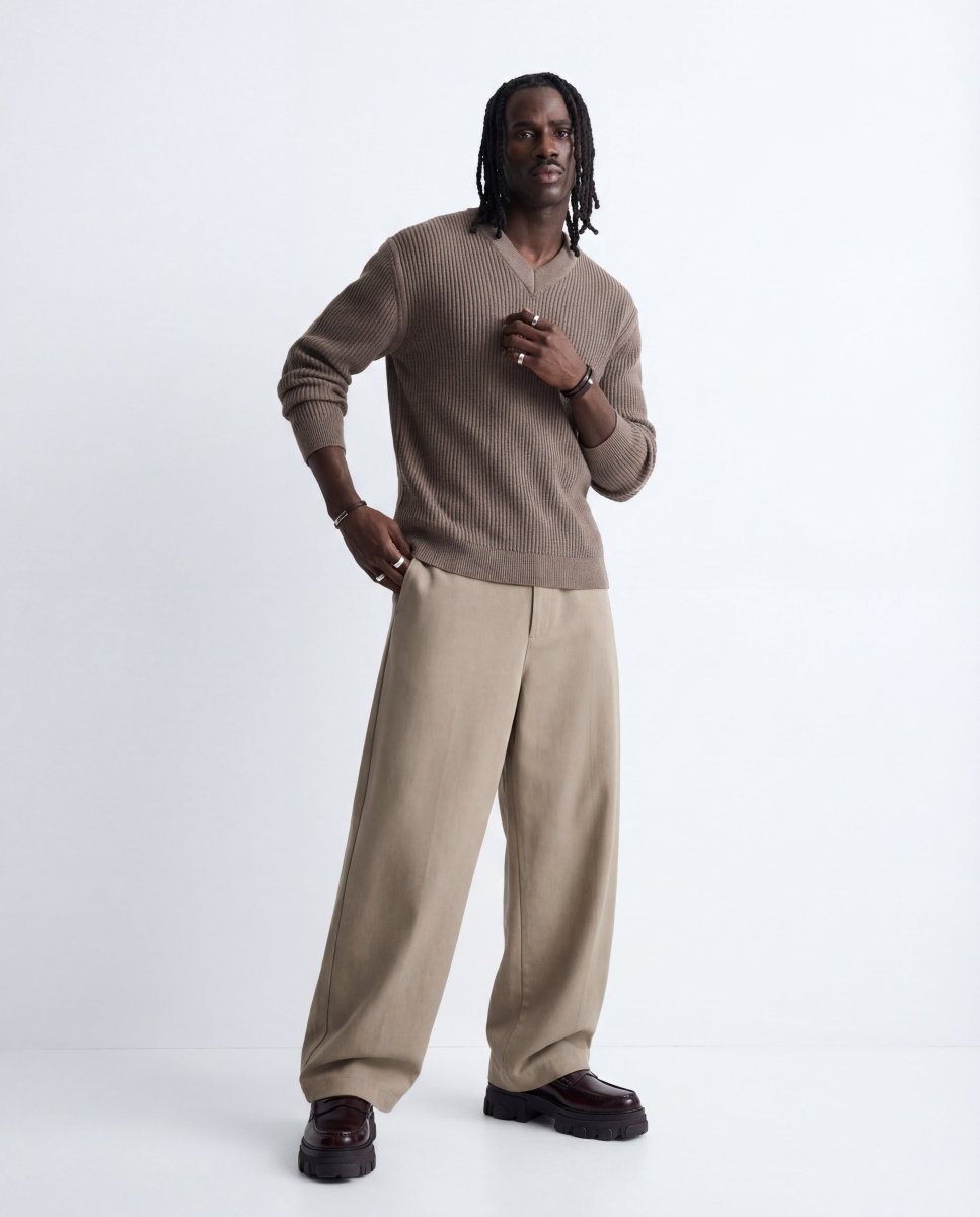 ESSENTIAL V - NECK SWEATER - Benevierre