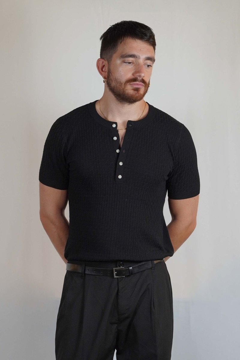 T - SHIRT IN MAGLIA COLLO SERAFINO NERA - Benevierre