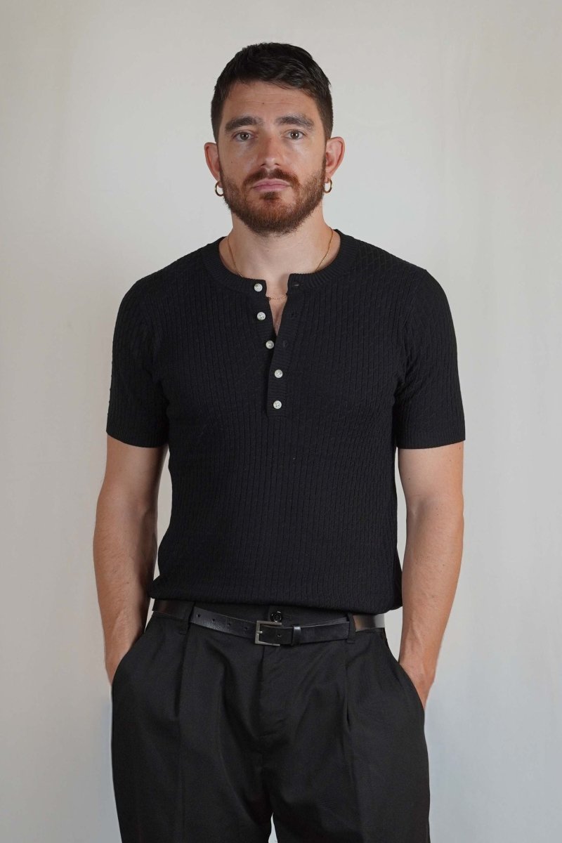 T - SHIRT IN MAGLIA COLLO SERAFINO NERA - Benevierre