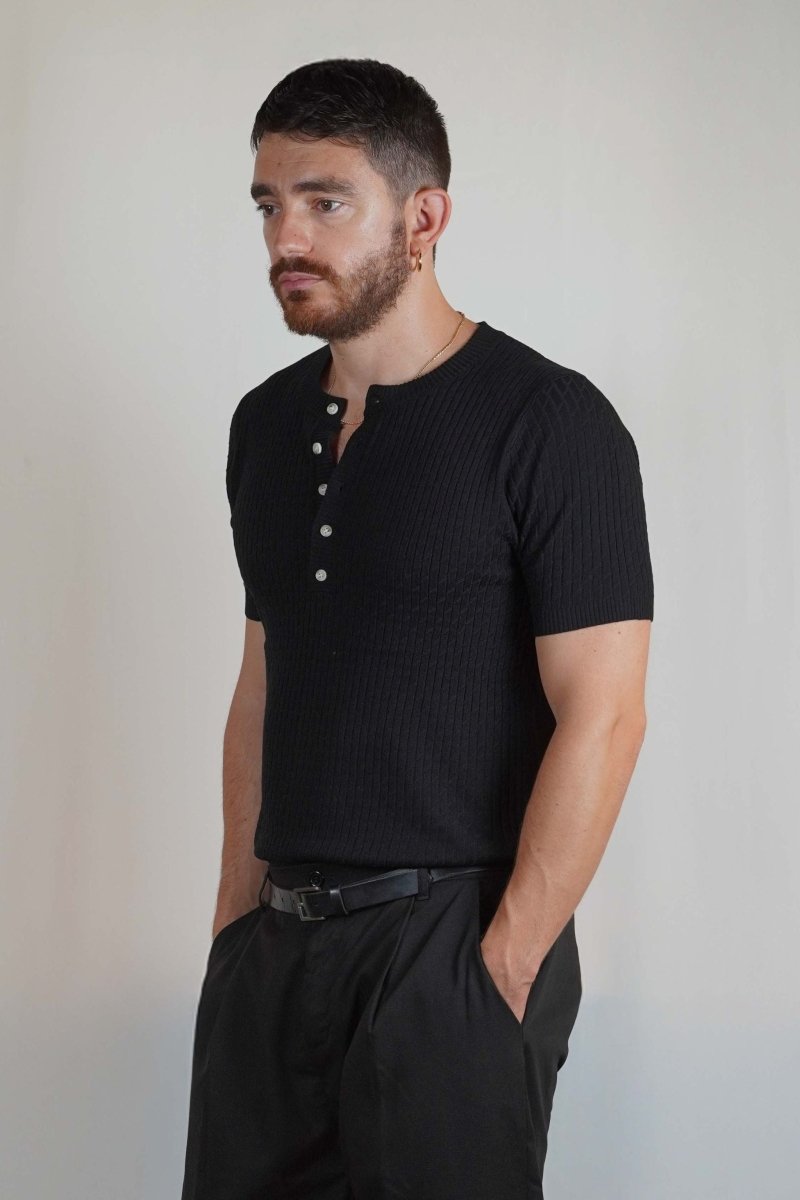 T - SHIRT IN MAGLIA COLLO SERAFINO NERA - Benevierre