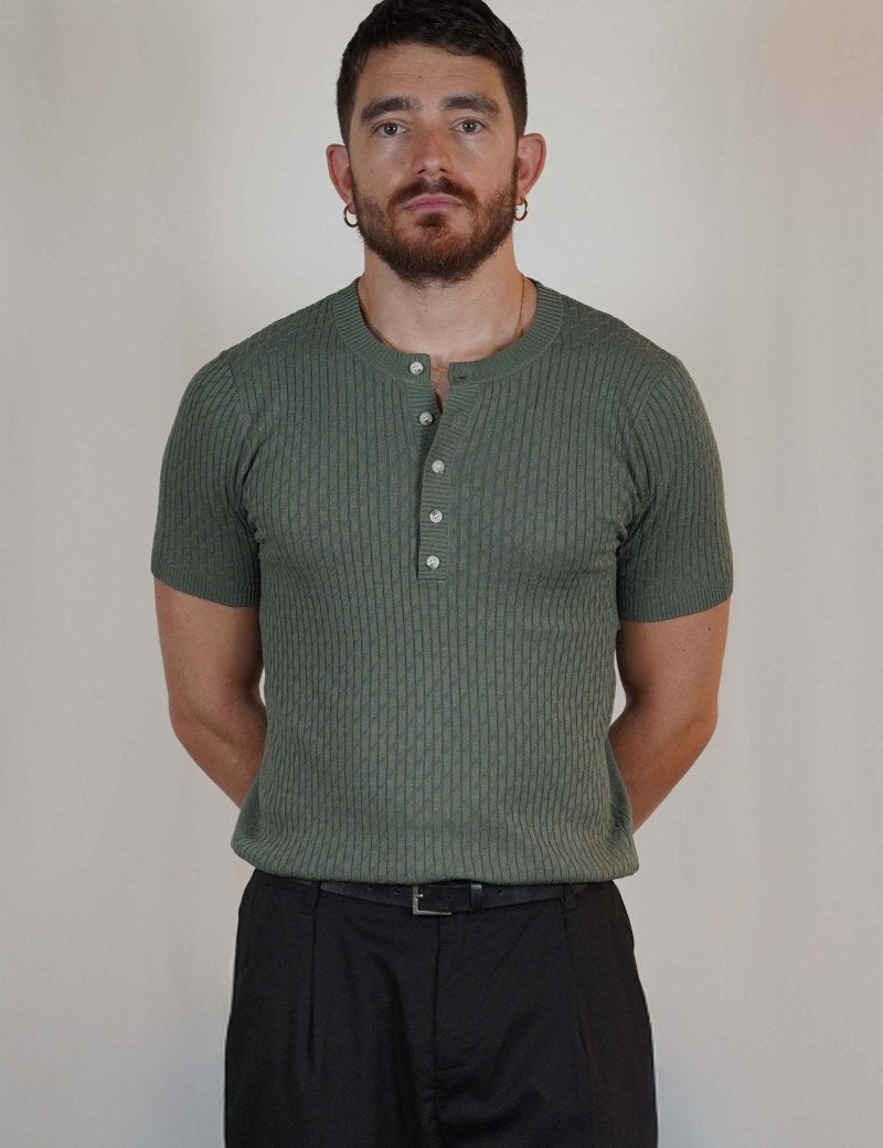 T - SHIRT IN MAGLIA COLLO SERAFINO VERDE - Benevierre