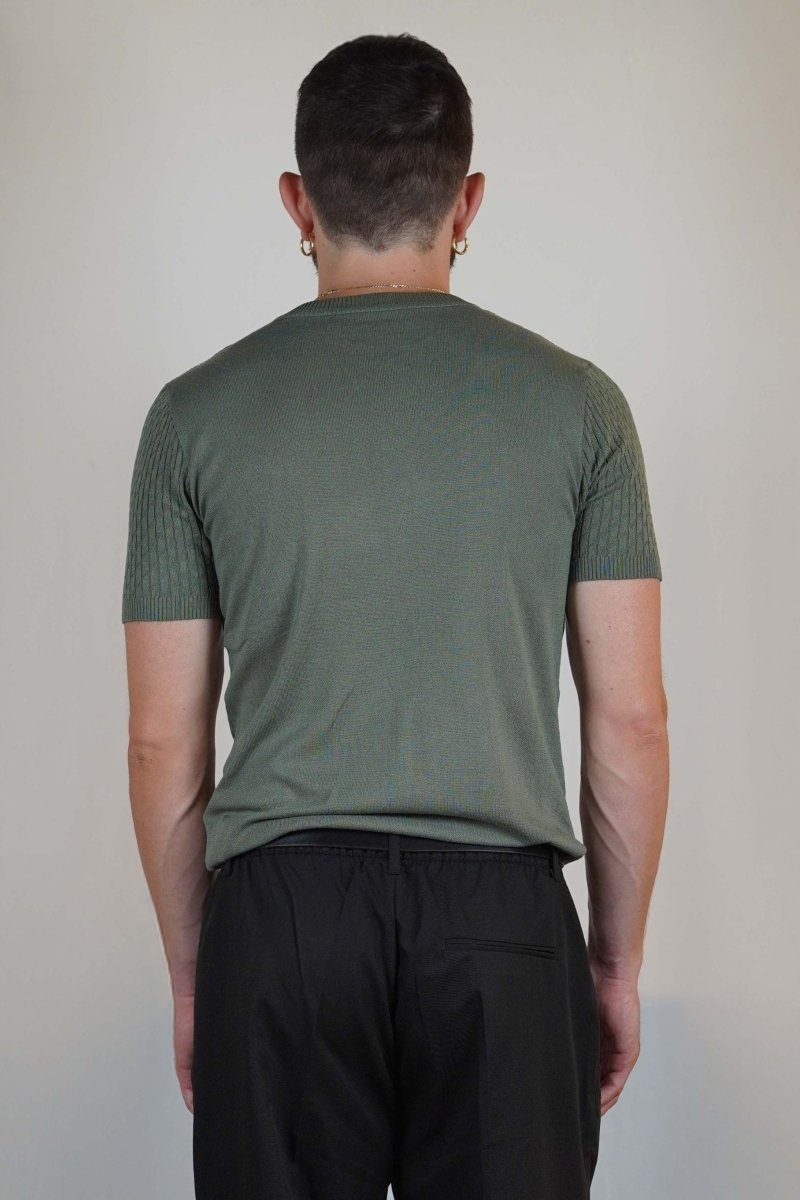 T - SHIRT IN MAGLIA COLLO SERAFINO VERDE - Benevierre